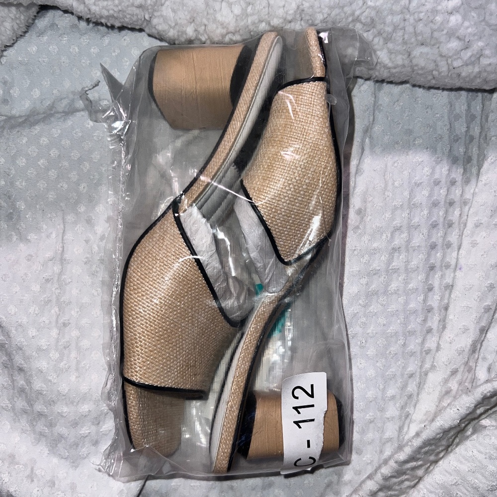 NWT Franco Sarto Linley Slide Sandals Beige - Picture 8 of 8